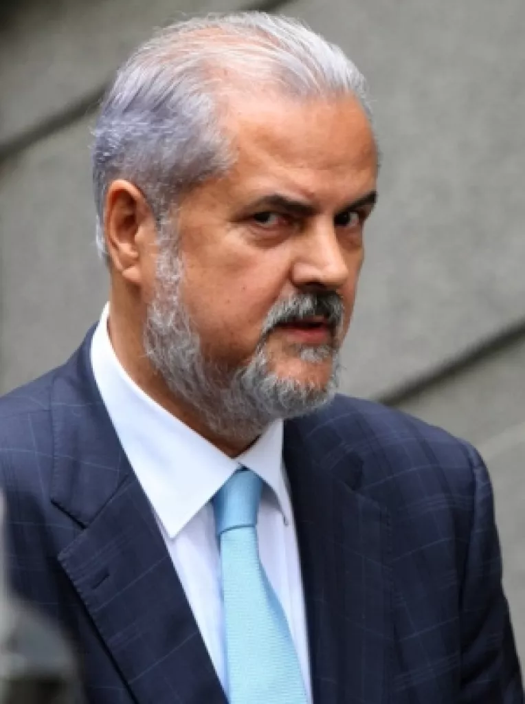 Adrian Nastase descrie in culori sumbre viitorul parlament