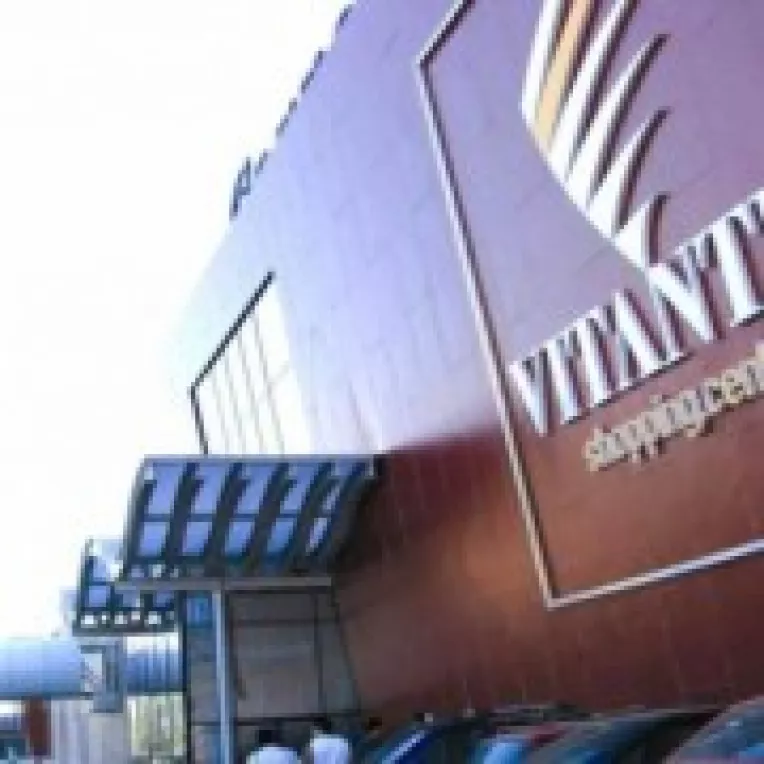 Anul acesta, se vor deschide centre comerciale, iar altele vor intra in faliment