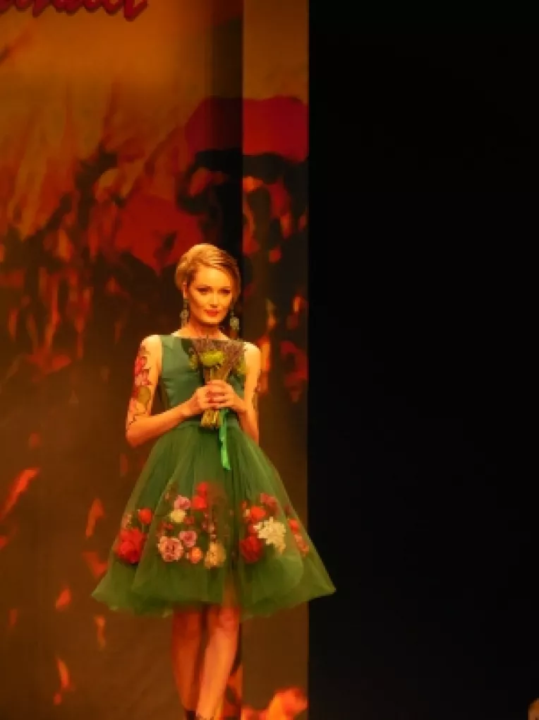 Colectia ROMANTIQUE by Liza Panait- Si primavara poate sa inceapa...