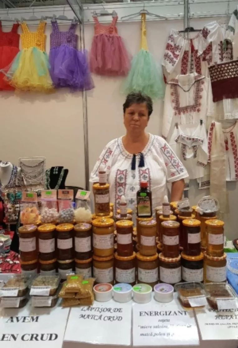 Elena Stan: "Miere de rapita, de salcam si de floarea-soarelui, la TIBCO!"