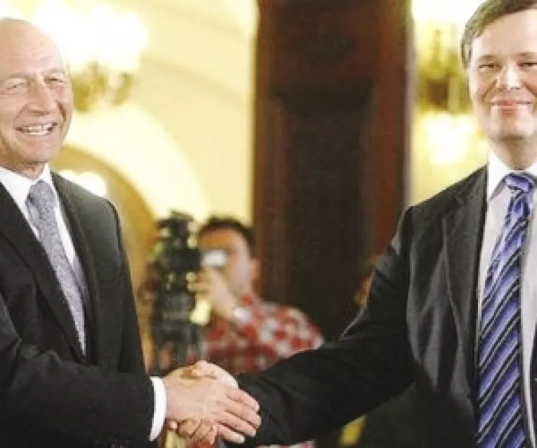 Franks si Basescu rad de fraierii de romani