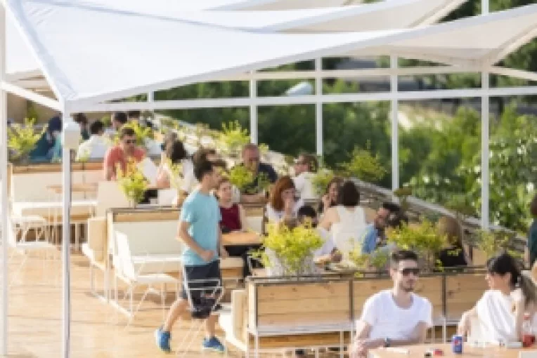 Gastrobar - o terasa la inaltime, aproape de cerul Bucurestiului