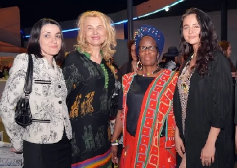 Mall Promenada, in strai de sarbatoare: Africa de Sud a sarbatorit cel de-al treilea deceniu de libertate