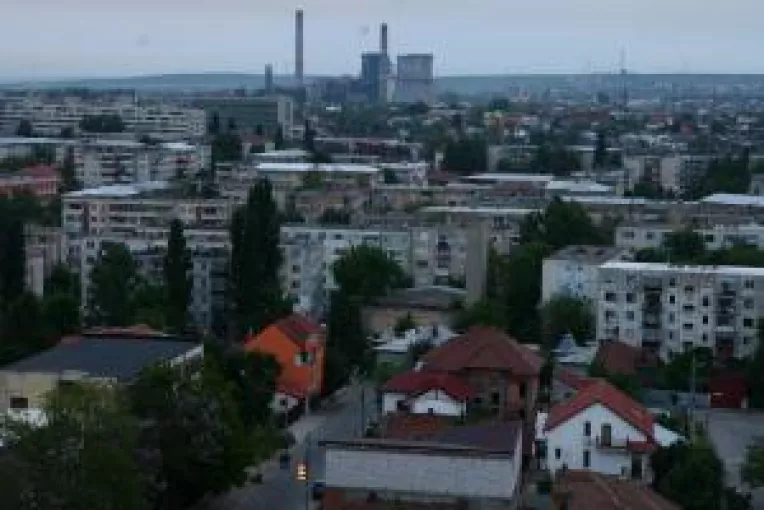 Oltenia pariaza pe industrie