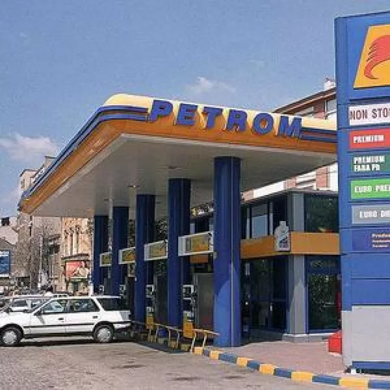 Petrom: Benzina si motorina, mai ieftine cu 3 bani pe litru