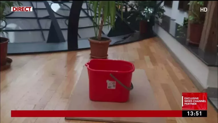 Ploua prin tavan in Parlament! Galetile din Camera Deputatilor au ajuns celebre pe internet