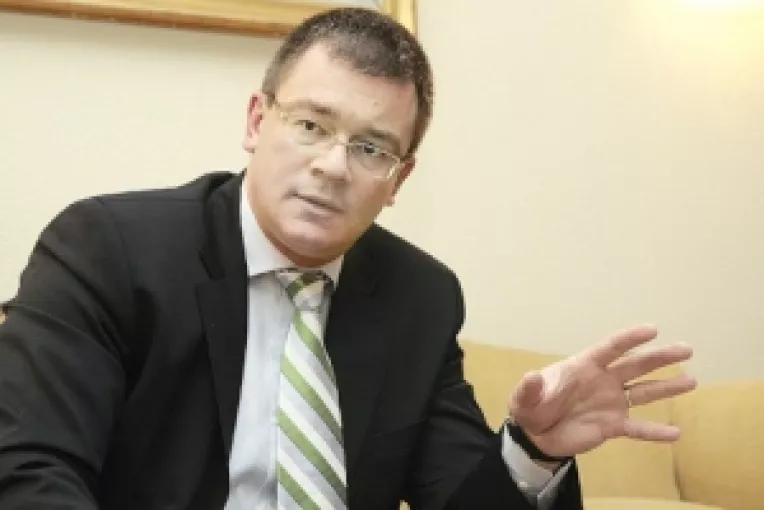 Premierul Mihai Razvan Ungureanu s-a intalnit cu mai multi ministri interimari