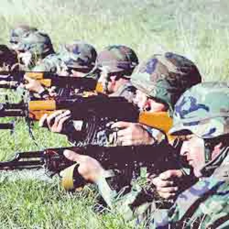 Relatiile NATO cu Rusia depind de incetarea focului in Georgia