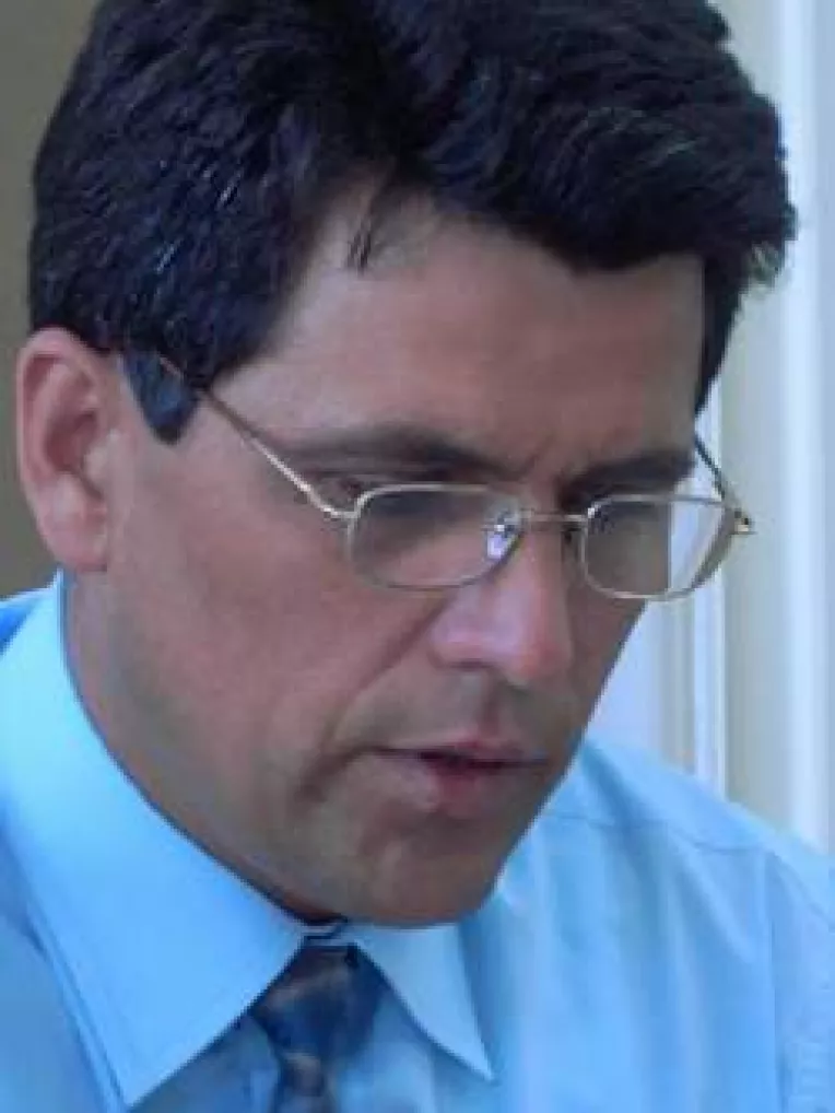 Retragandu-se din competitia cu Viorel Stanca, Radu Capilnasiu intra in lupta directa cu Andrei Todea