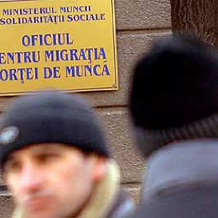 Rom&#226;nii muncesc in strainatate ca sa-si plateasca datoriile