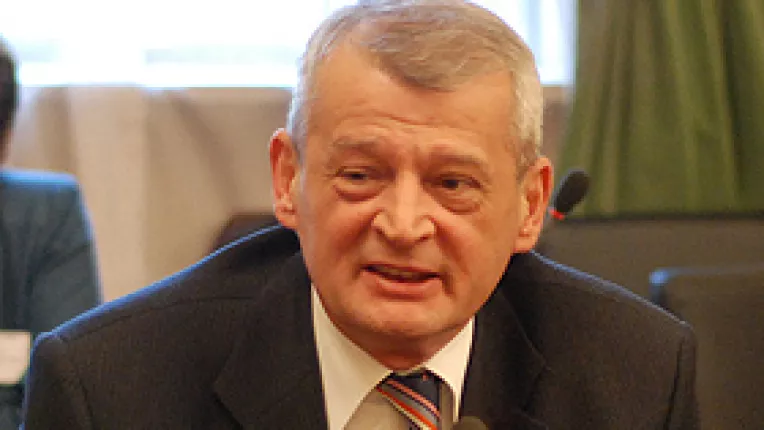 Vadim, Iliescu, Mitrea si Nastase il sprijina in turul doi pe Oprescu